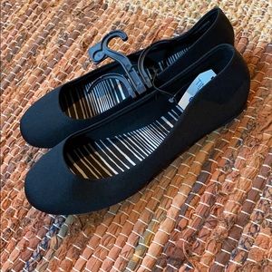 New black flats - round toe shoes